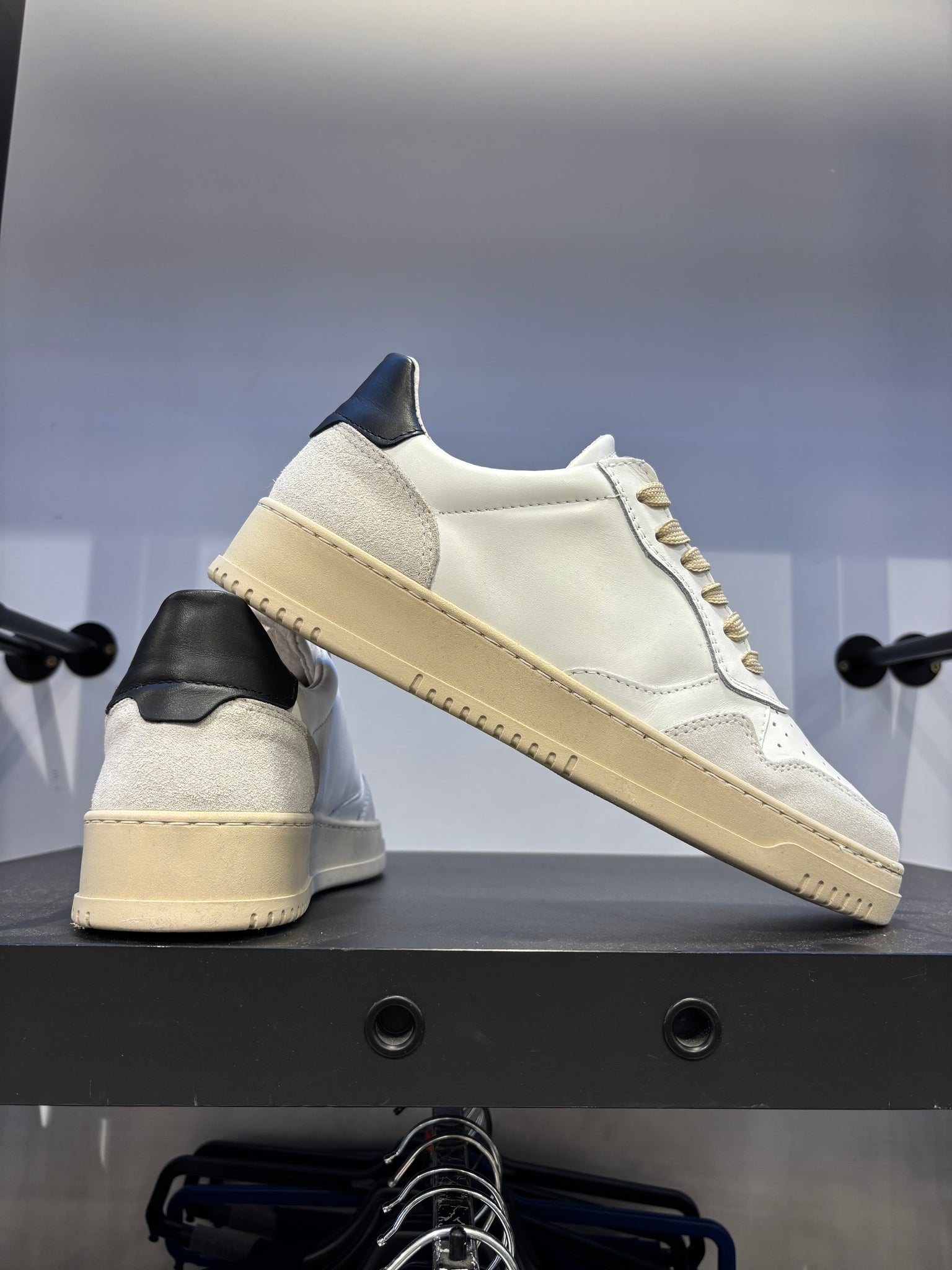 SNEAKERS PELLE MOD.AUTRY BAFFO NERO