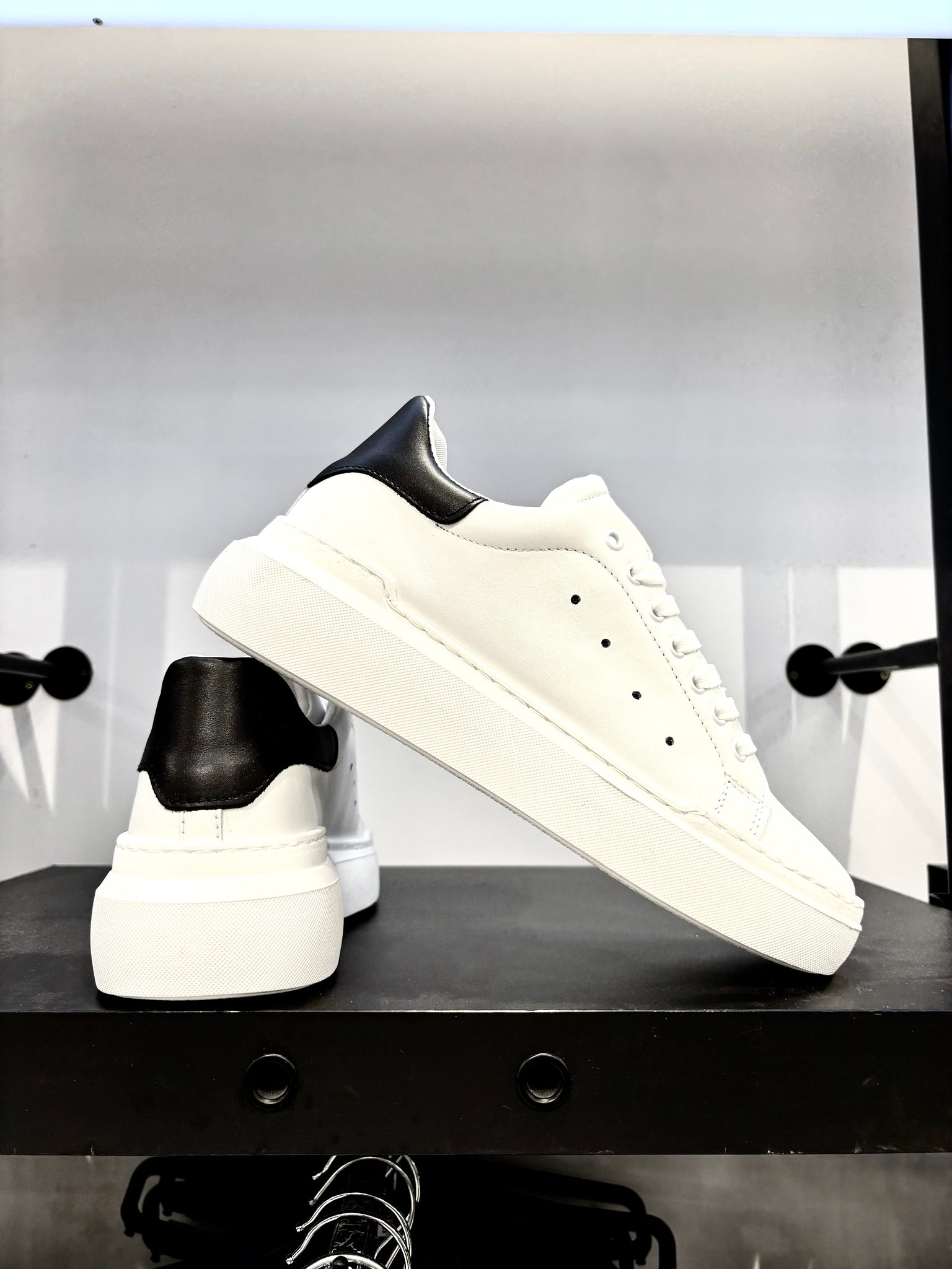 SNEAKERS PELLE FONDO BOMBATO BAFFO NERO